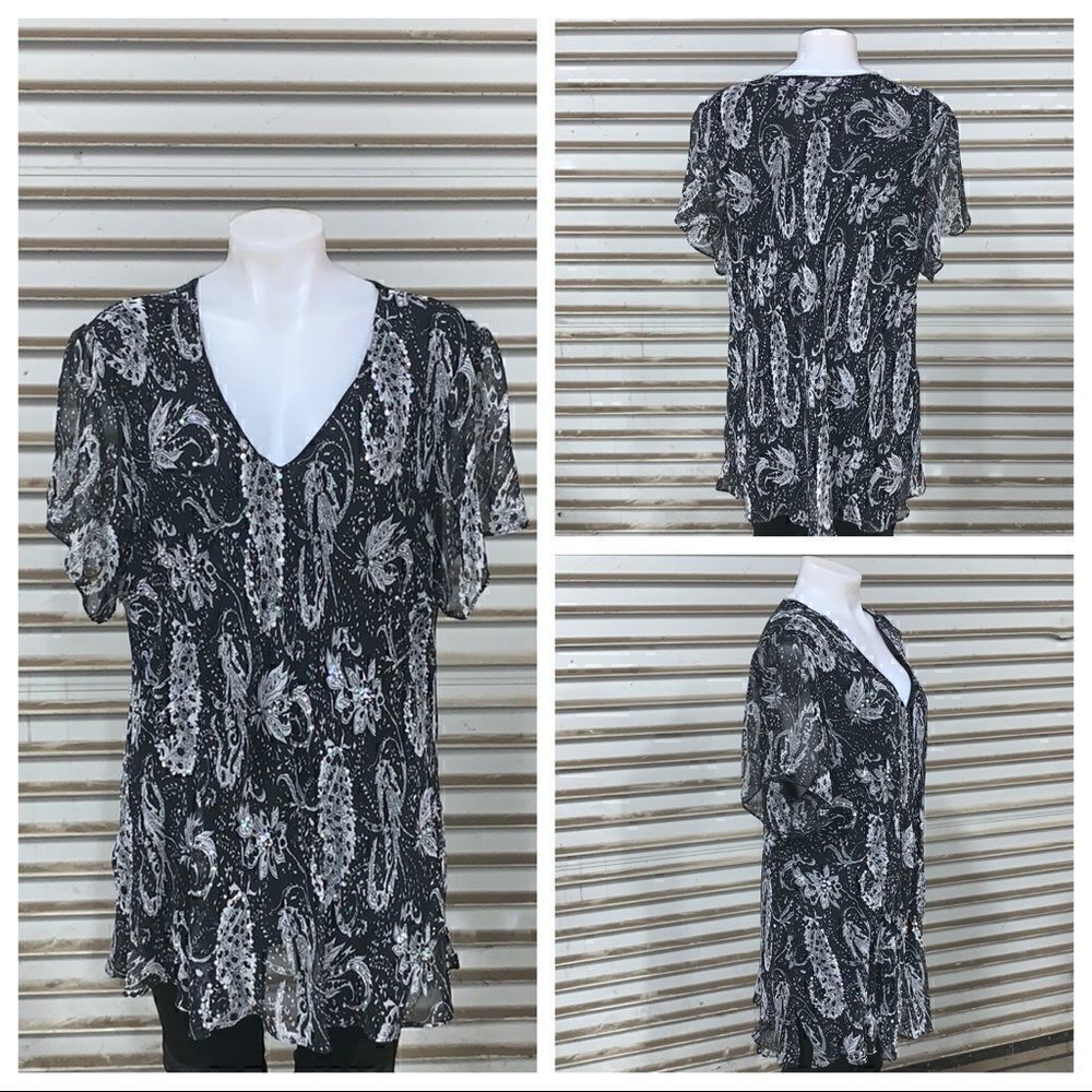 🛍️Signature short sleeve lined top with sequins